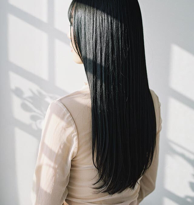 広がりやくせ毛を抑え、思わず触れたくなるような質感に